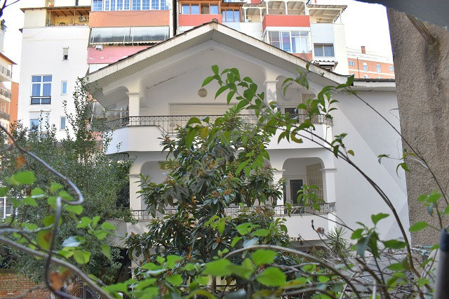 Vile 3 kateshe me qira ne rrugen e Elbasanit ne Tirane